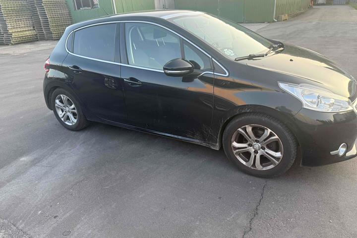 undefined Peugeot 208 fra 2013