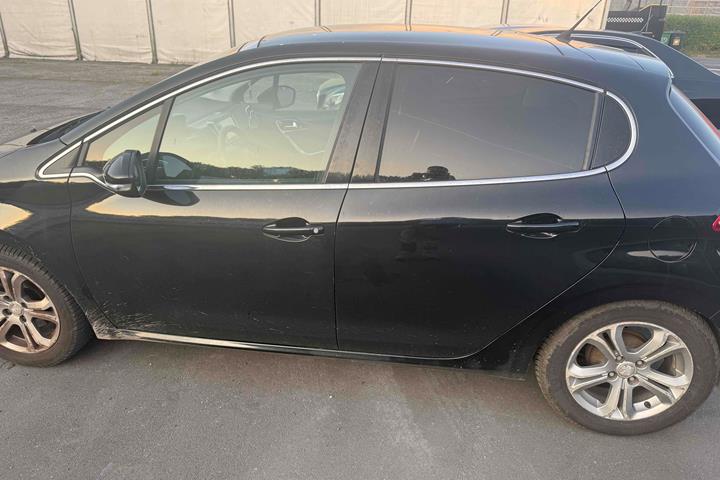 undefined Peugeot 208 fra 2013