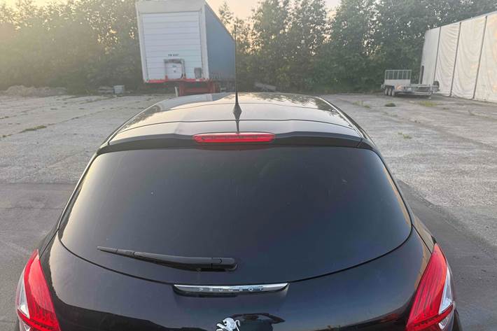 undefined Peugeot 208 fra 2013