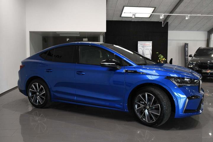 Blå Skoda Enyaq fra 2025