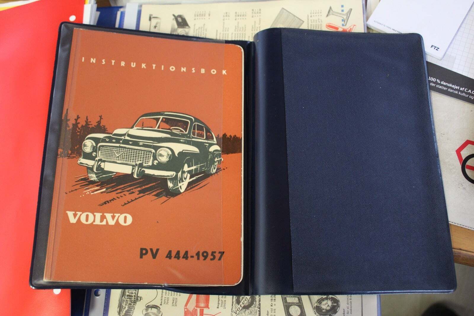 Hvid Volvo PV444 fra 1958 set udefra