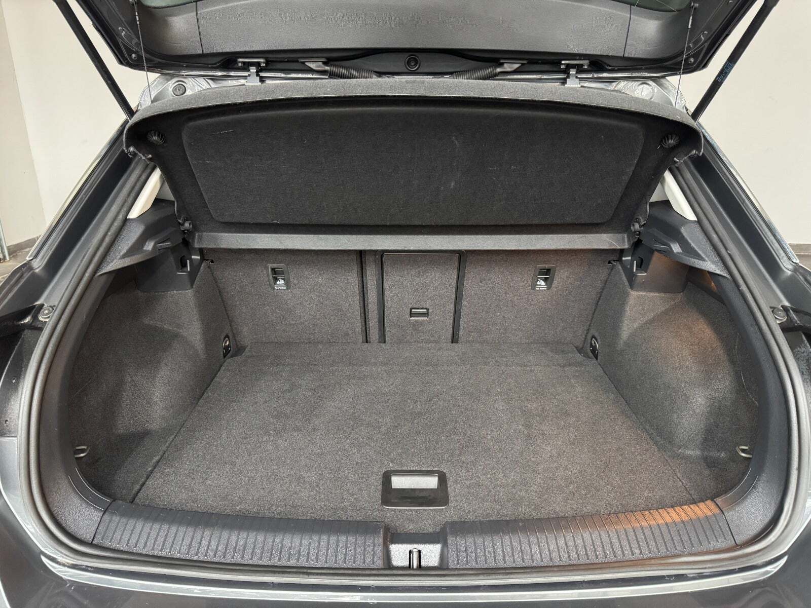 Grå VW T-Roc fra 2018