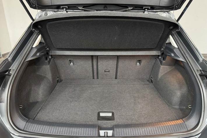 Grå VW T-Roc fra 2018