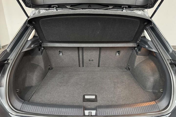 Grå VW T-Roc fra 2018