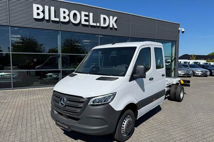 Hvid Mercedes Sprinter 517 fra 2024