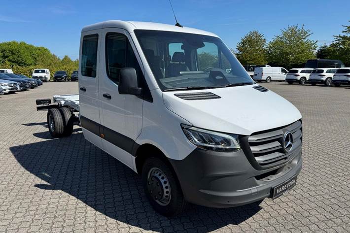 Hvid Mercedes Sprinter 517 fra 2024