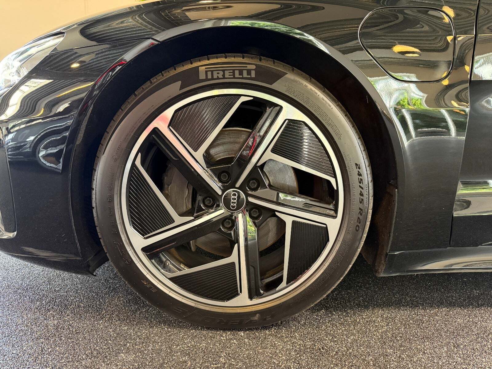 Sort Audi e-tron GT fra 2023