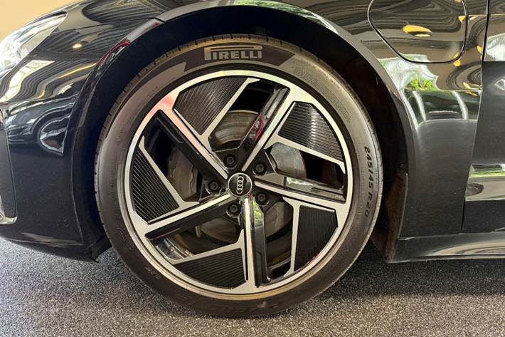 Sort Audi e-tron GT fra 2023