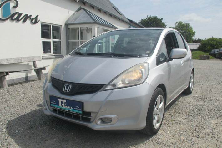 Sølv Honda Jazz fra 2013 set udefra