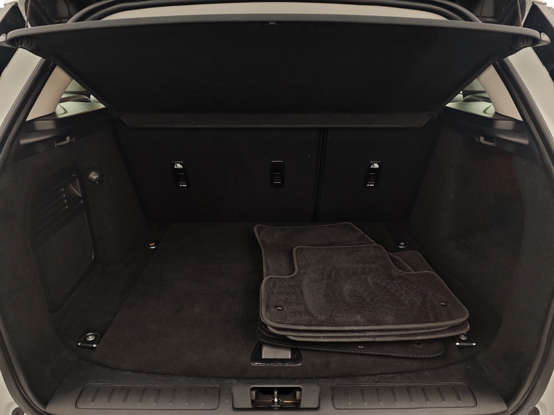 Hvid Land Rover Range Rover evoque fra 2018