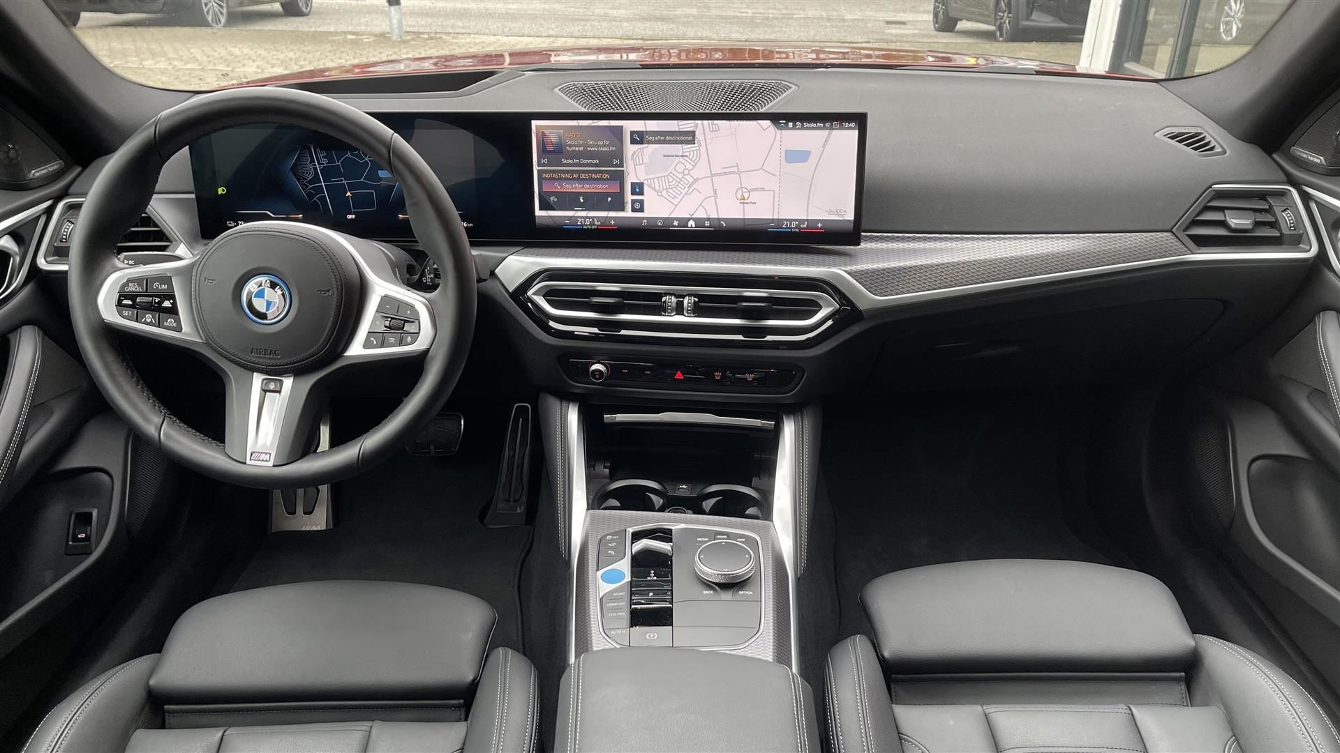 Orange BMW i4 fra 2023