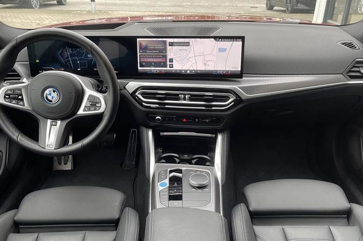 Orange BMW i4 fra 2023