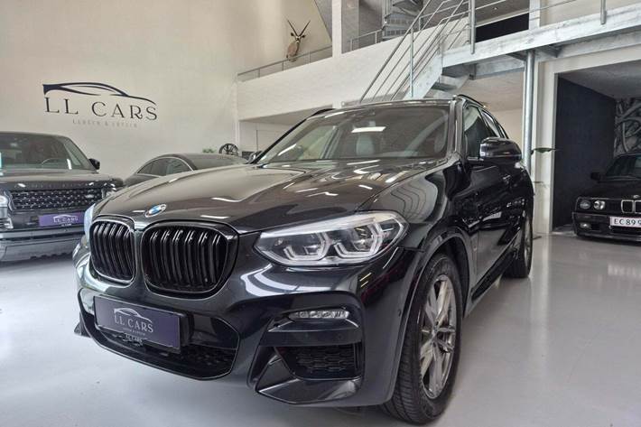 Sort BMW X3 fra 2021 set udefra