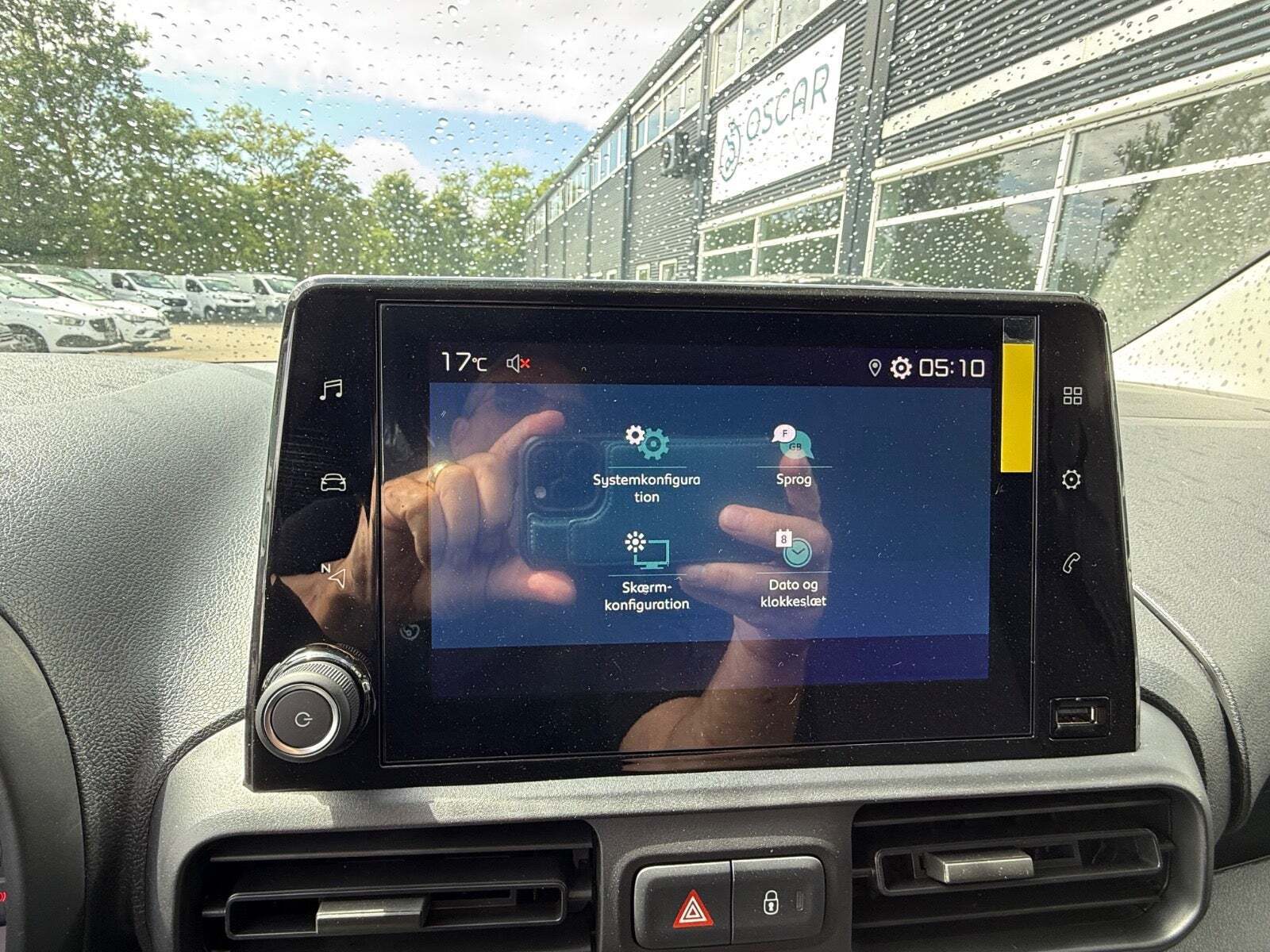 Hvid Citroën ë-Berlingo fra 2024 set indefra