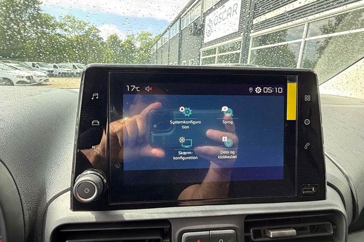 Hvid Citroën ë-Berlingo fra 2024 set indefra