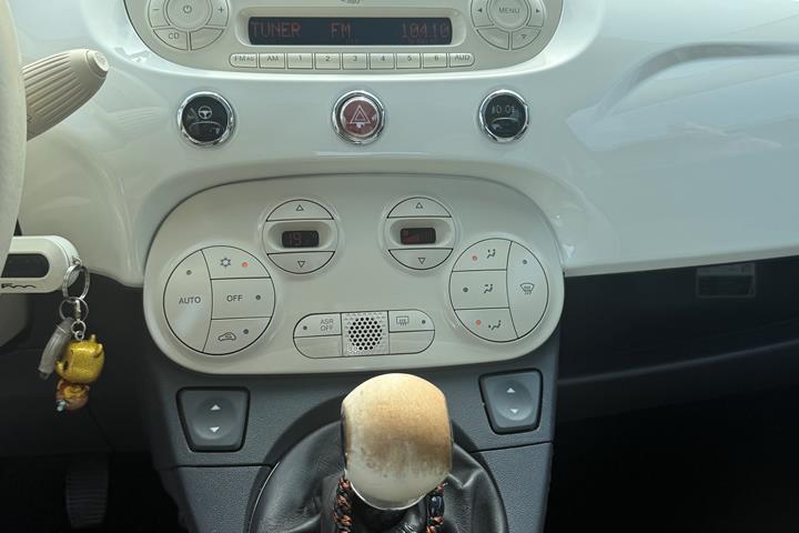 Beige Fiat 500 fra 2008