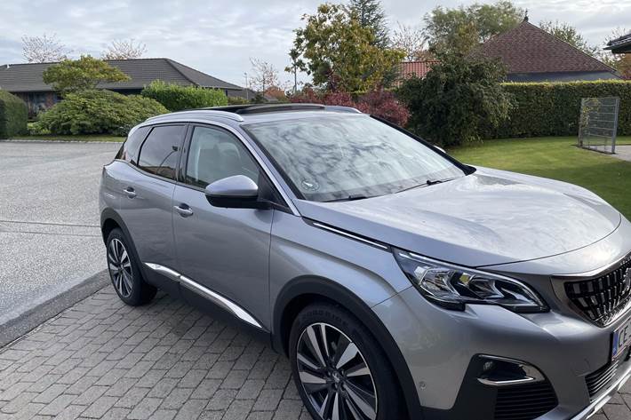 Grå Peugeot 3008 fra 2018