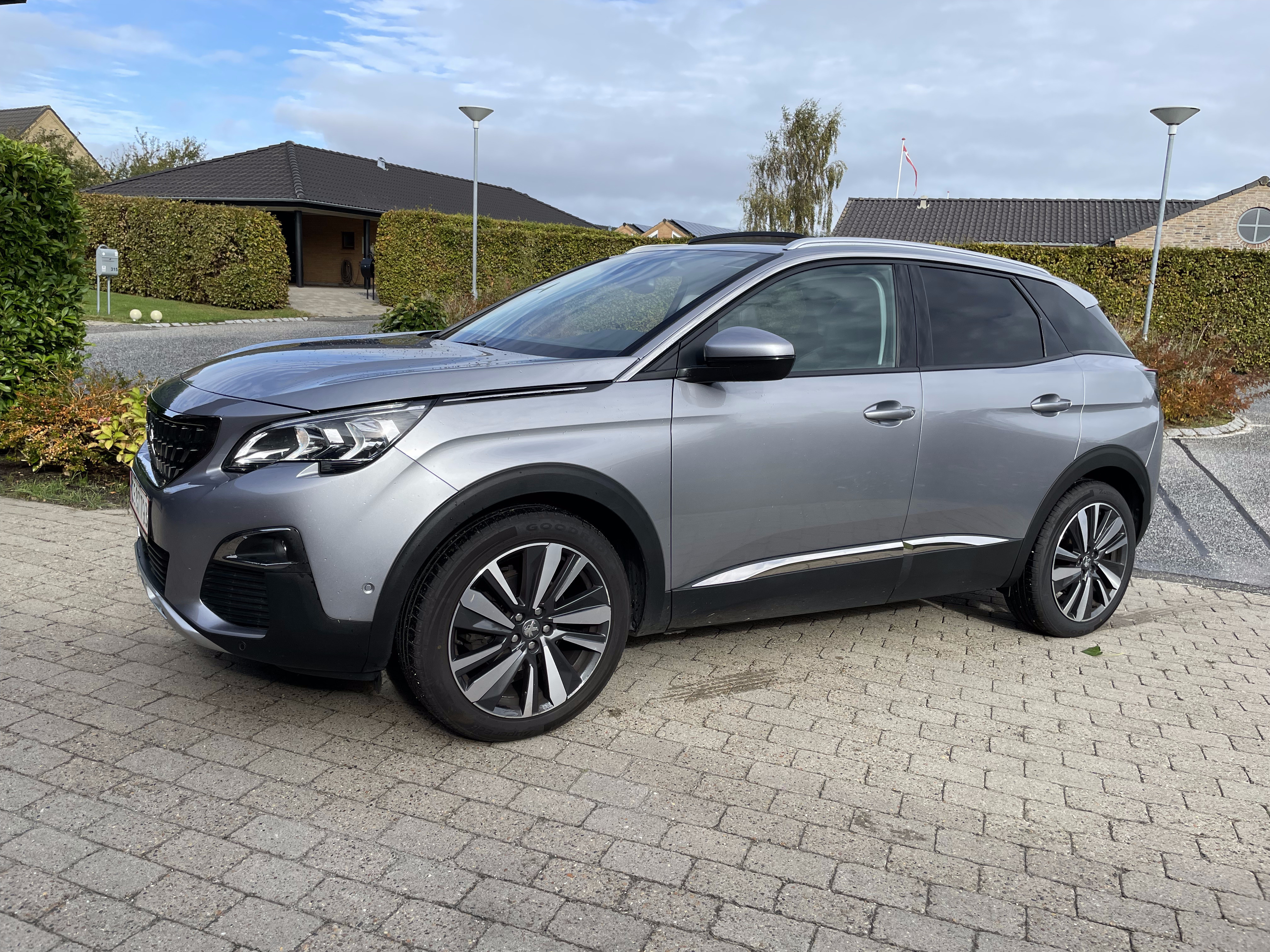 Grå Peugeot 3008 fra 2018