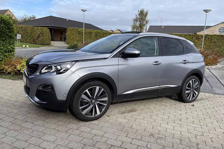 Grå Peugeot 3008 fra 2018