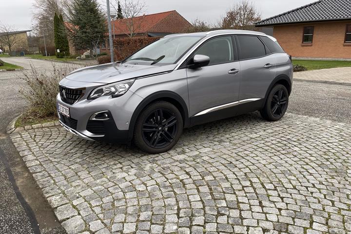 Grå Peugeot 3008 fra 2018