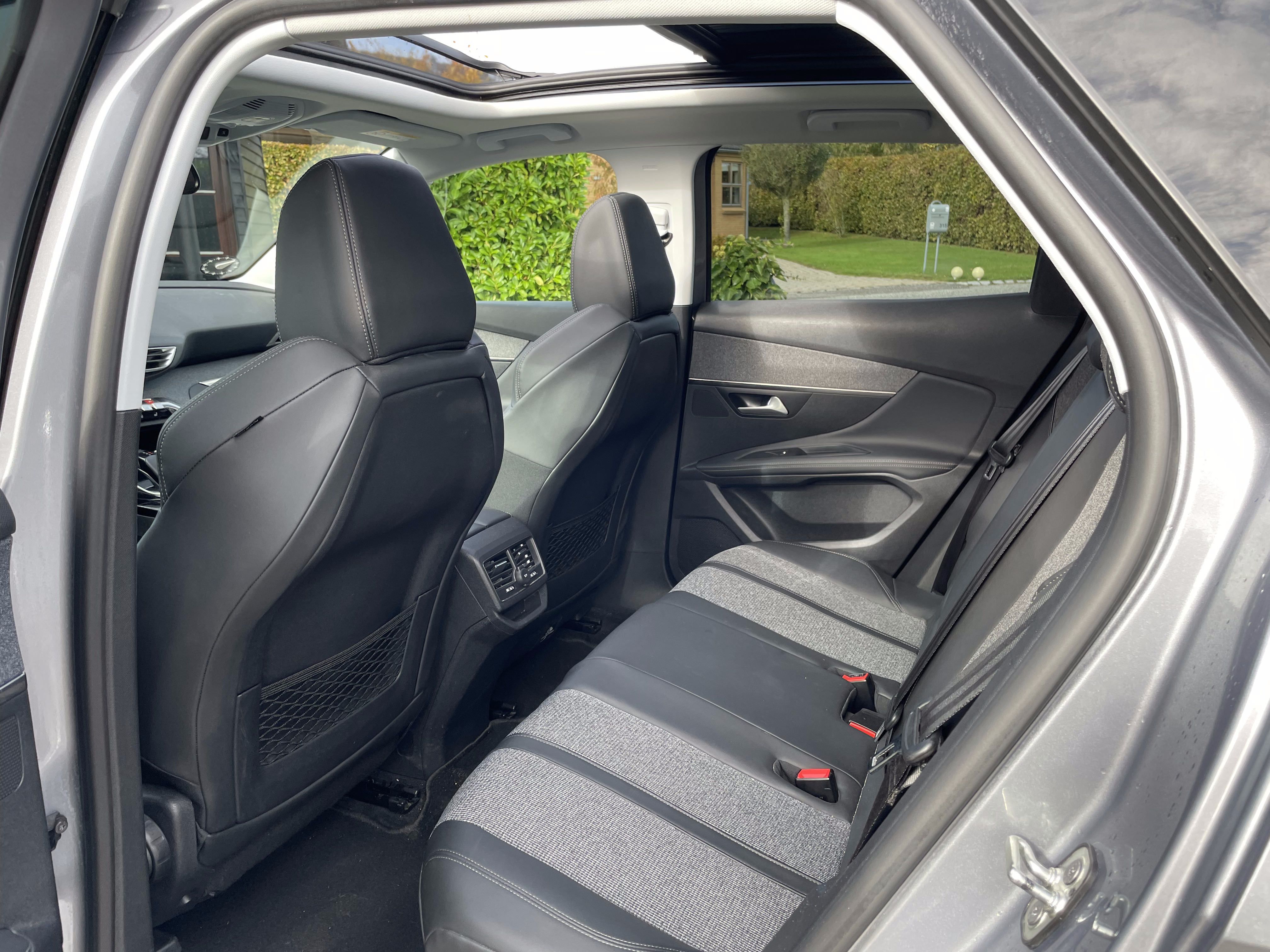 Grå Peugeot 3008 fra 2018