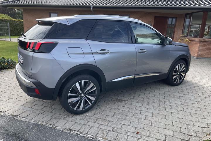 Grå Peugeot 3008 fra 2018