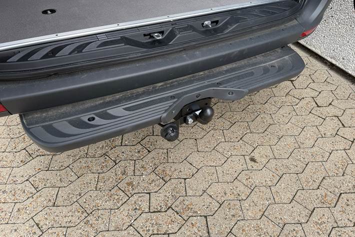 Sort Mercedes Sprinter fra 2025