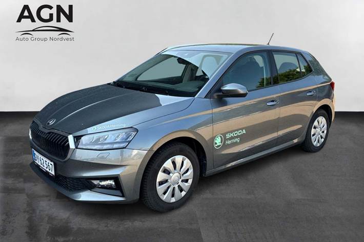Grå Skoda Fabia fra 2023 set udefra