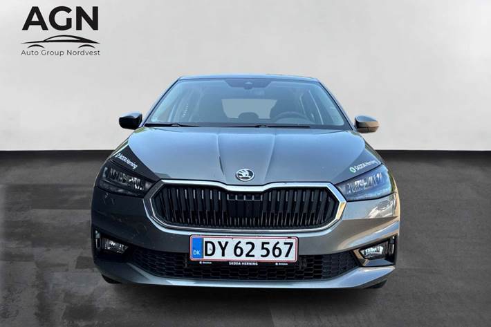 Grå Skoda Fabia fra 2023