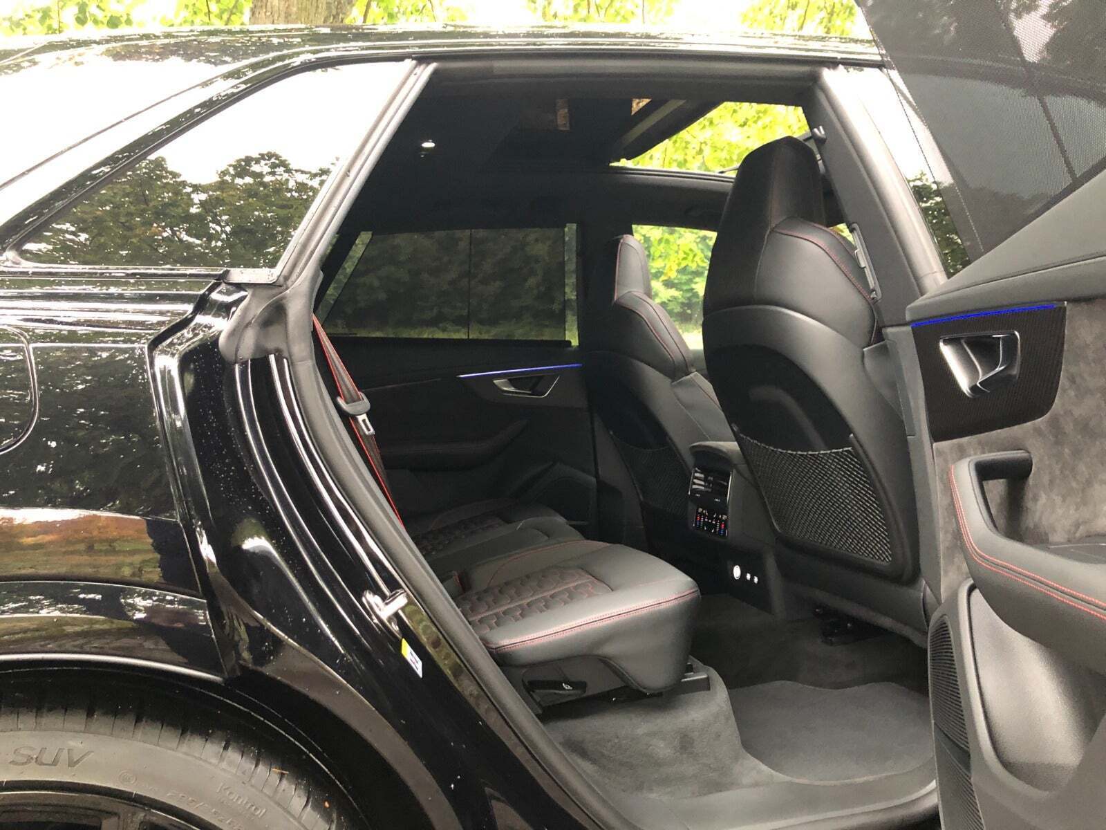 Sort Audi RS Q8 fra 2020 set indefra