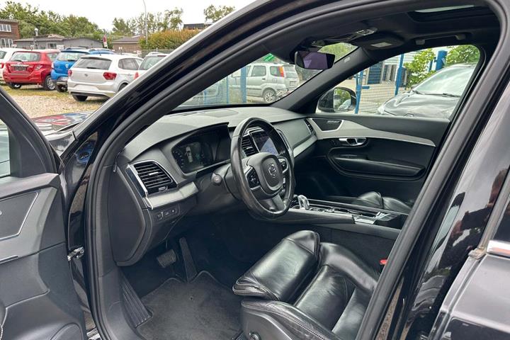 Sort Volvo XC90 fra 2017 set indefra