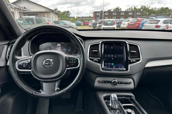 Sort Volvo XC90 fra 2017 set indefra