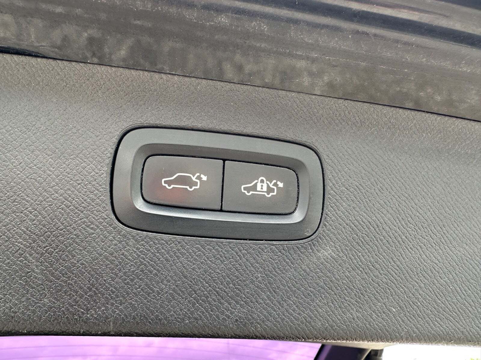 Sort Volvo XC90 fra 2017