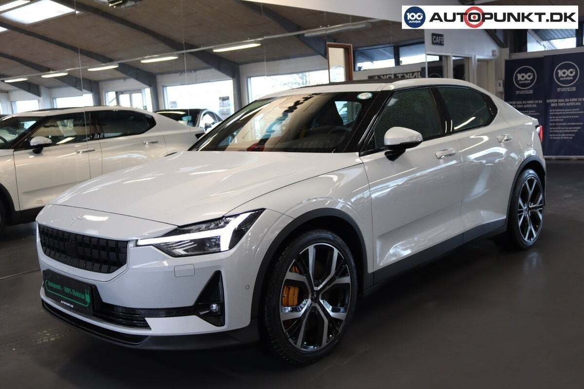 Hvid Polestar 2 fra 2021 set udefra