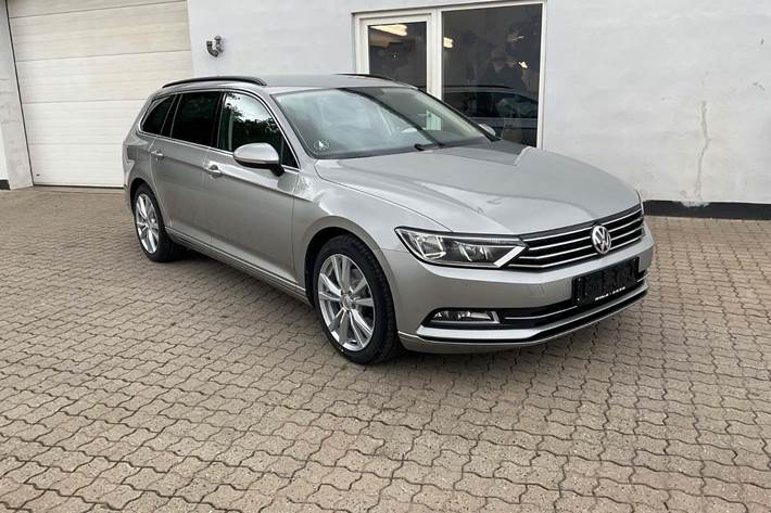 Grå VW Passat fra 2016