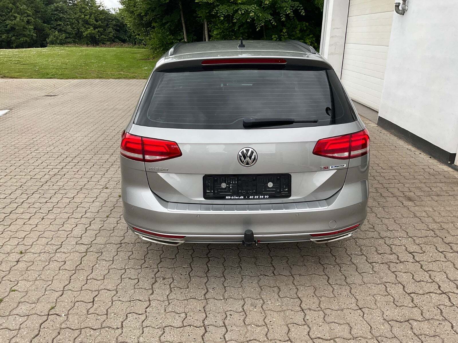 Grå VW Passat fra 2016