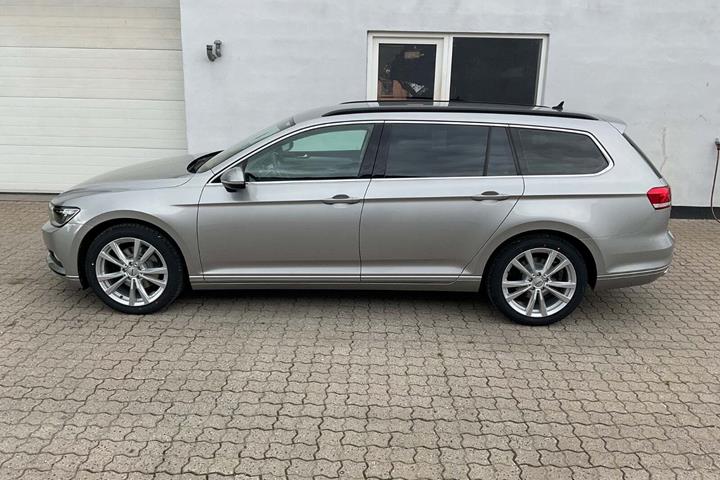 Grå VW Passat fra 2016