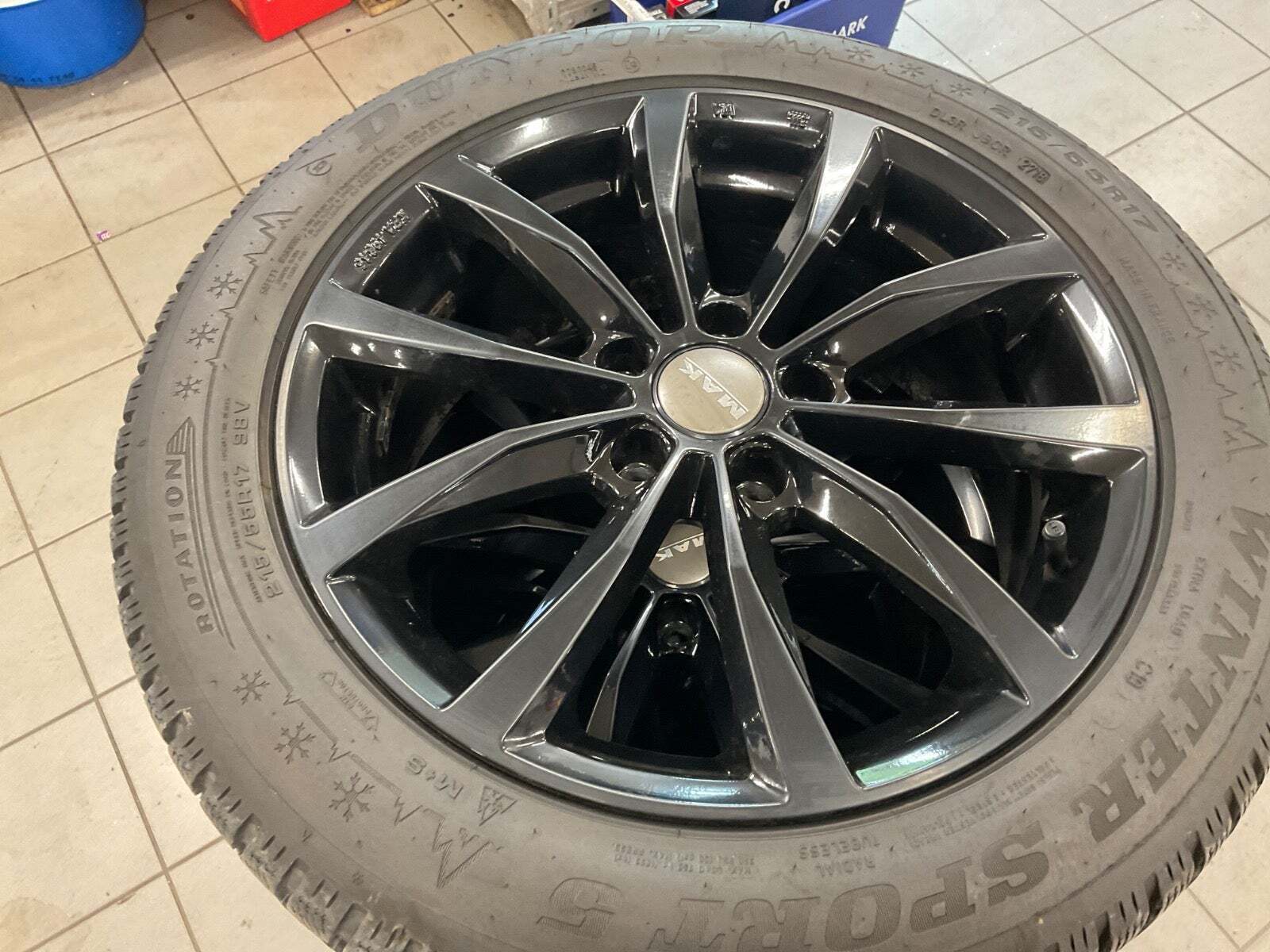 Grå VW Passat fra 2016