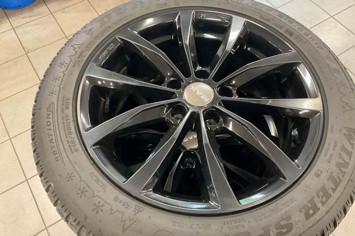 Grå VW Passat fra 2016