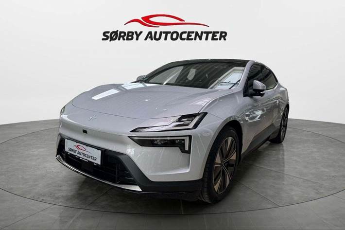 Hvid Polestar 4 fra 2025 set udefra