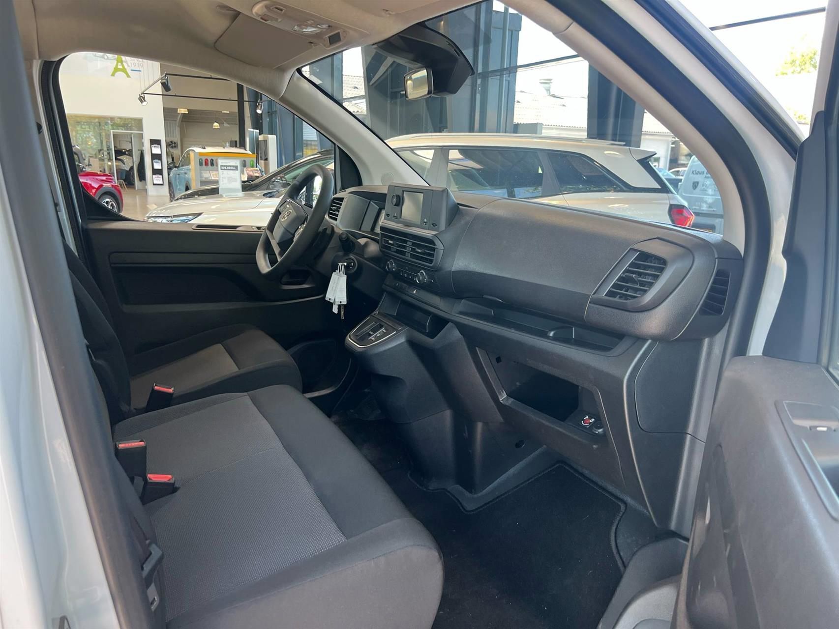 Hvid Opel Vivaro-e fra 2025