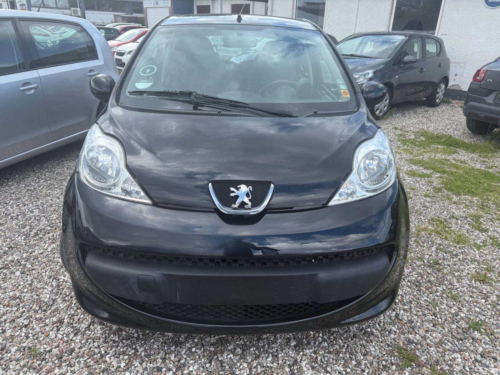 Sort Peugeot 107 fra 2009