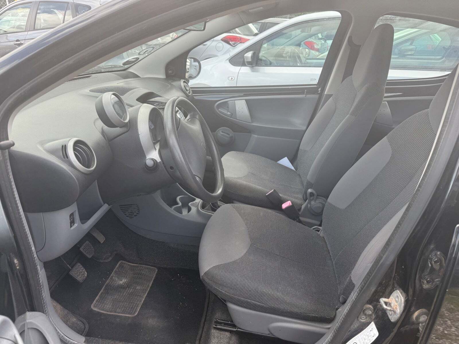 Sort Peugeot 107 fra 2009