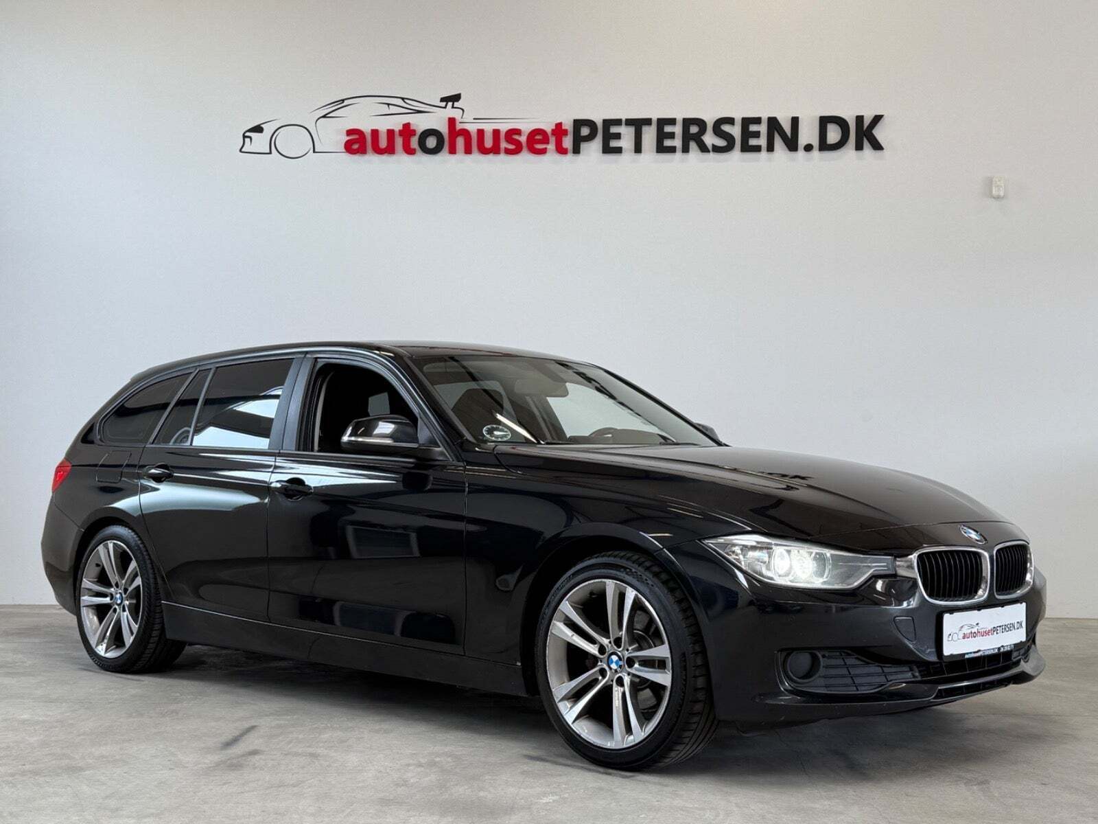 Sort BMW 318d fra 2013