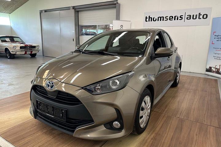 Grå Toyota Yaris fra 2022