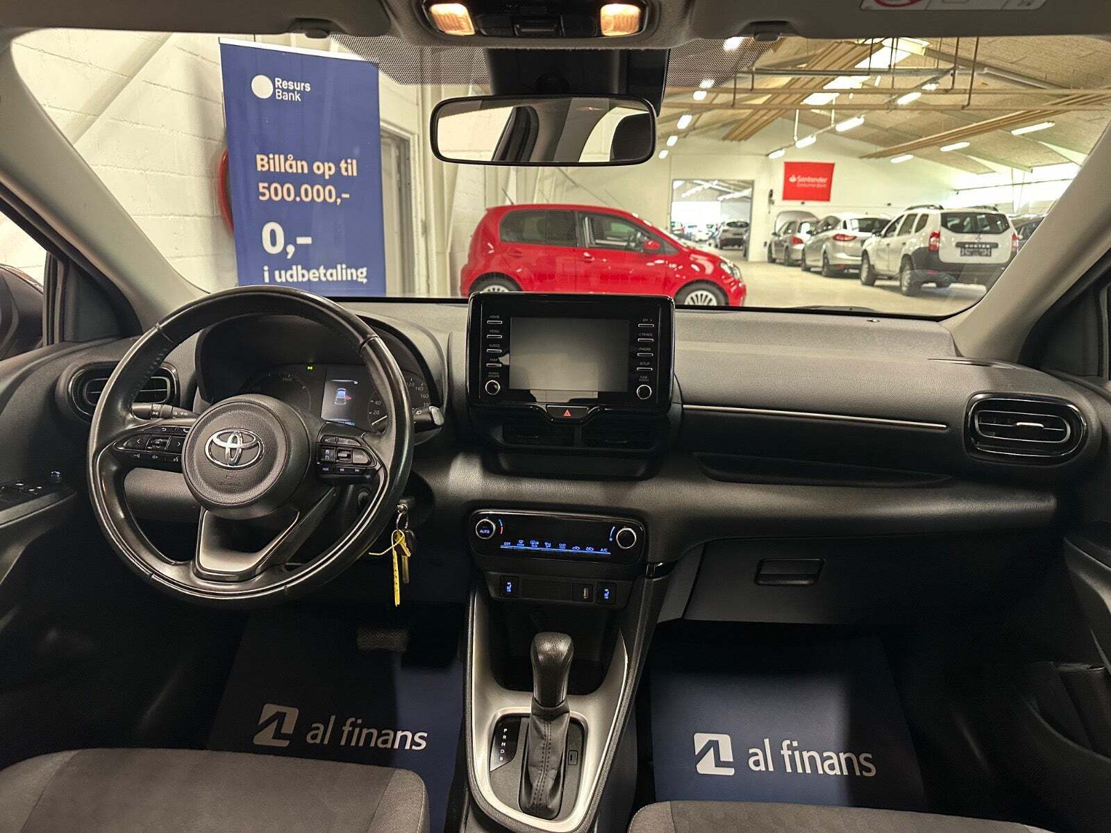 Grå Toyota Yaris fra 2022