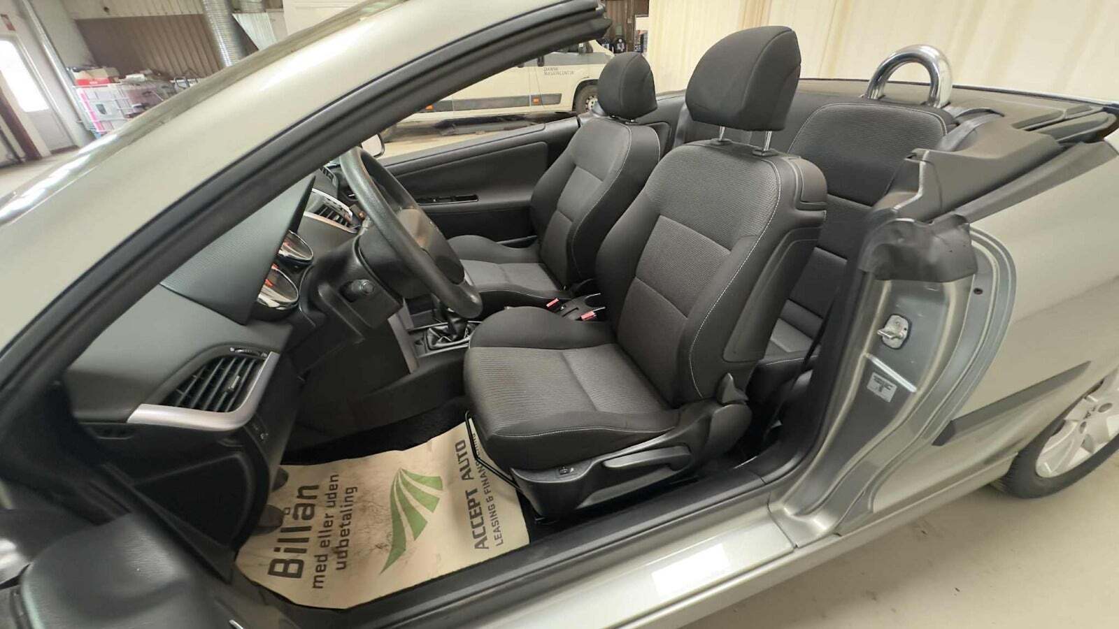 Sort Peugeot 207 fra 2007