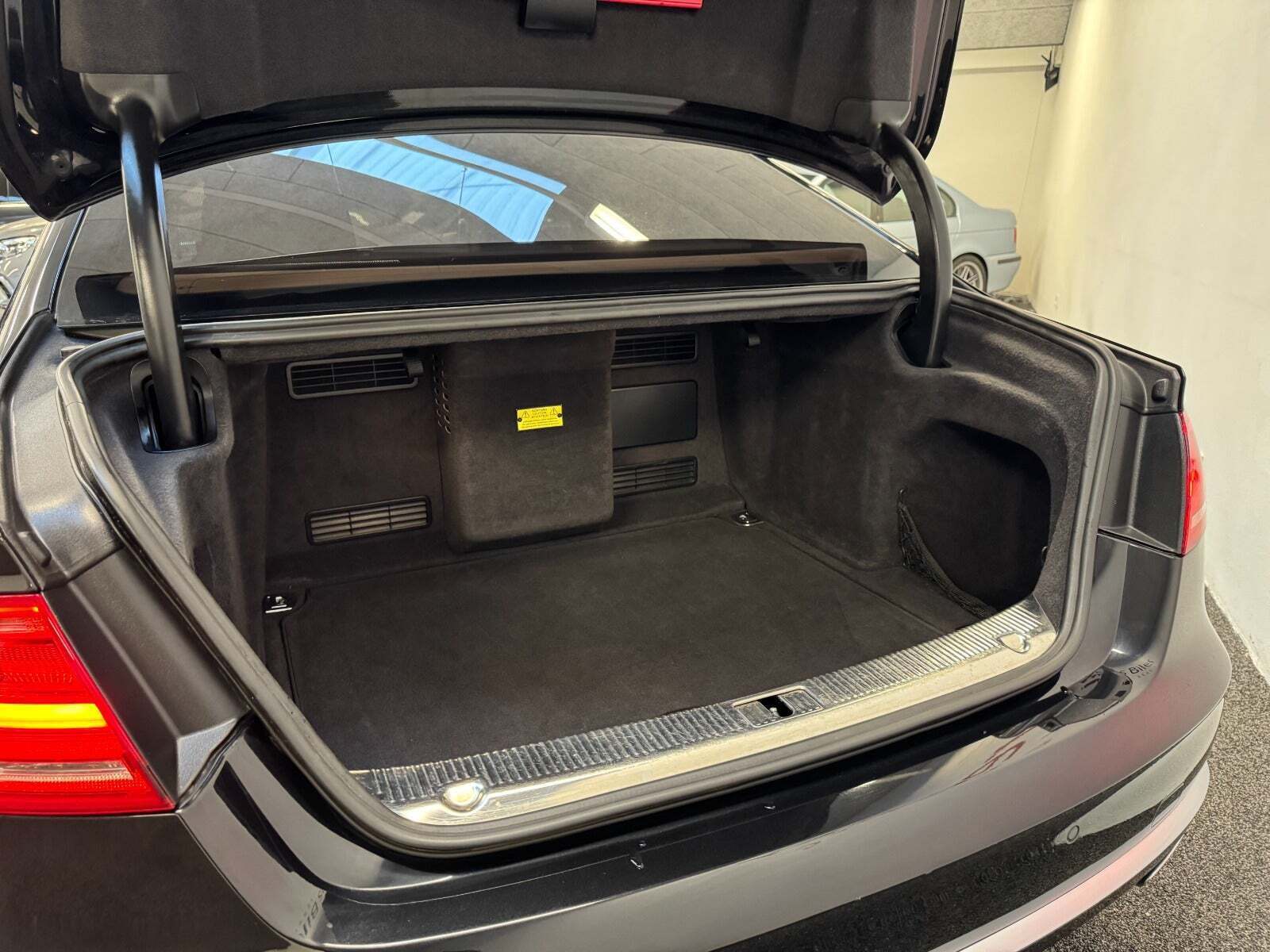 Sort Audi A8 fra 2011