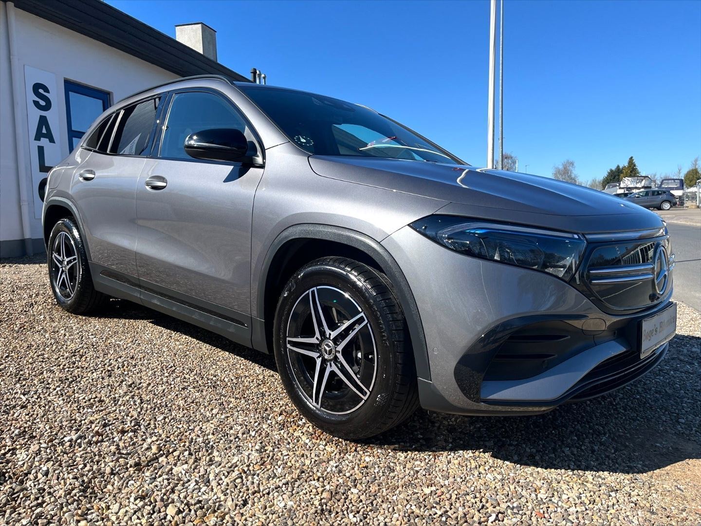 Grå Mercedes EQA 250 fra 2023