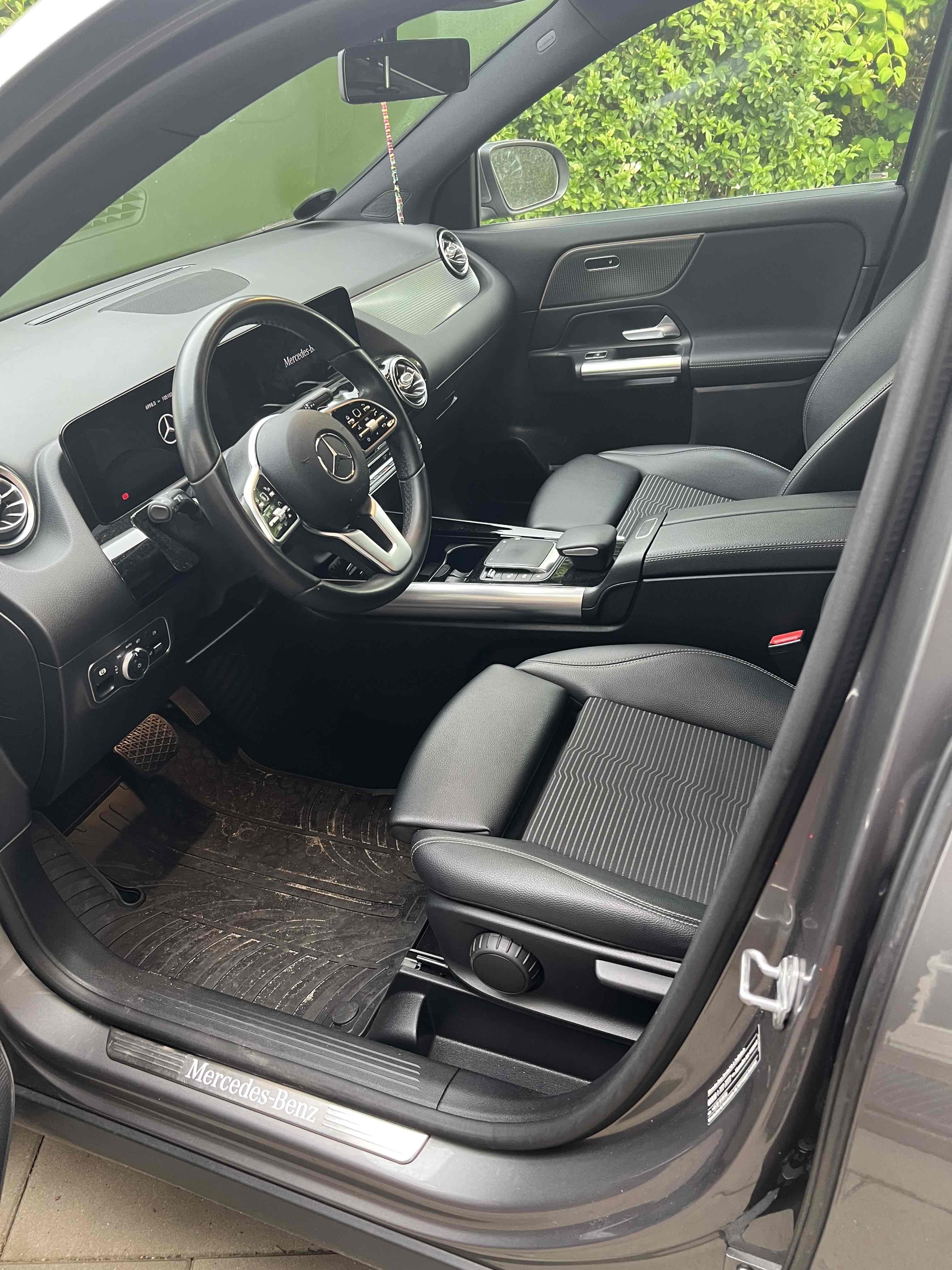 Grå Mercedes GLA fra 2021